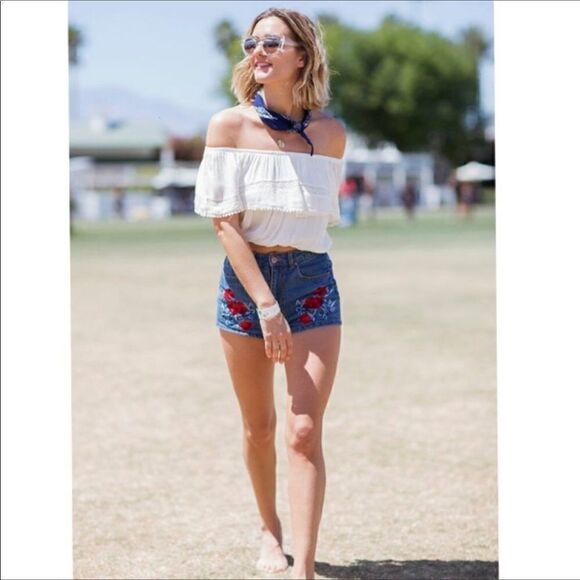 H&M Coachella denim jean shorts with red roses-8 - Picture 3 of 10